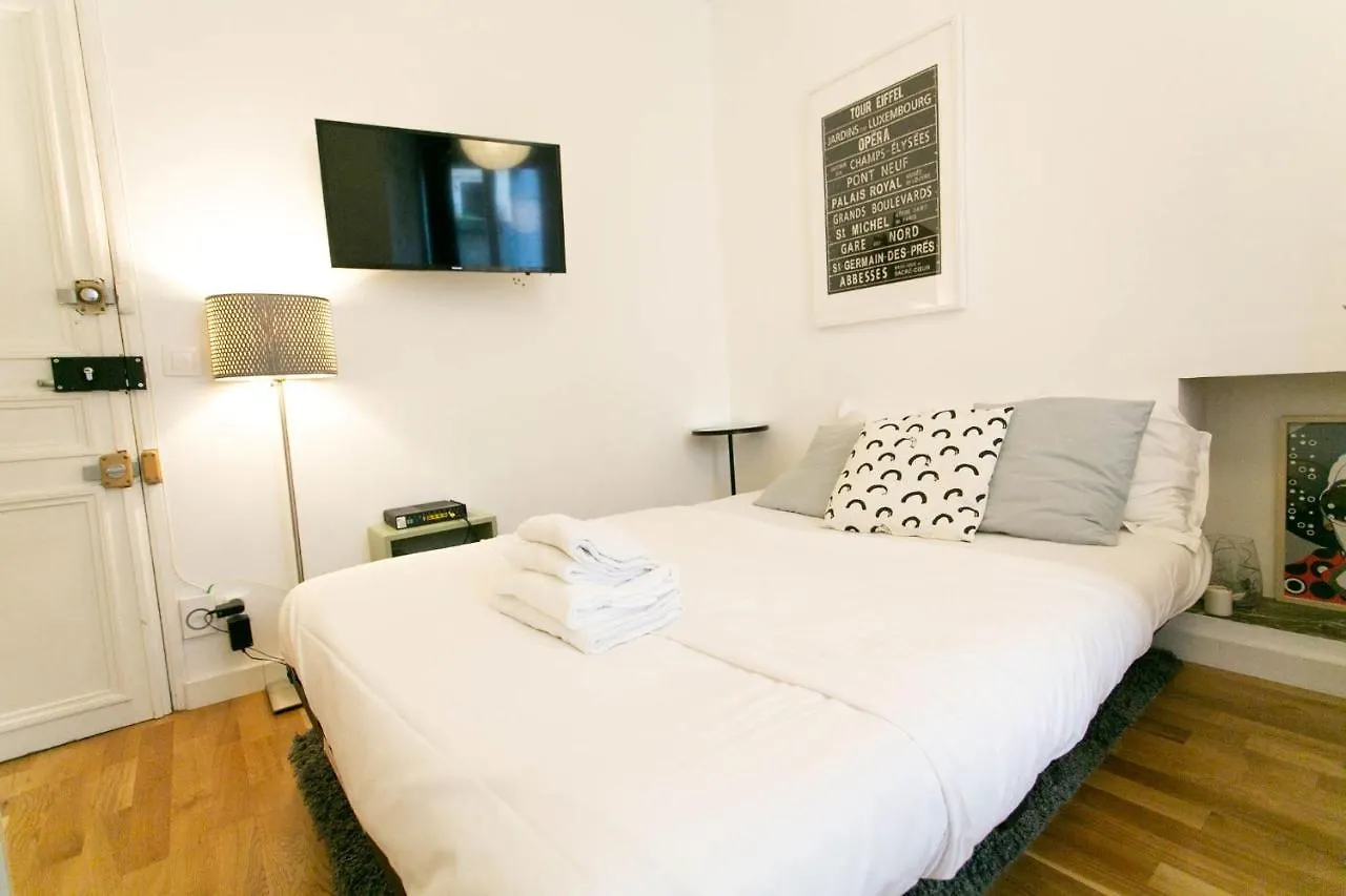 Parmentier - Republique Studio City Apartment Paris