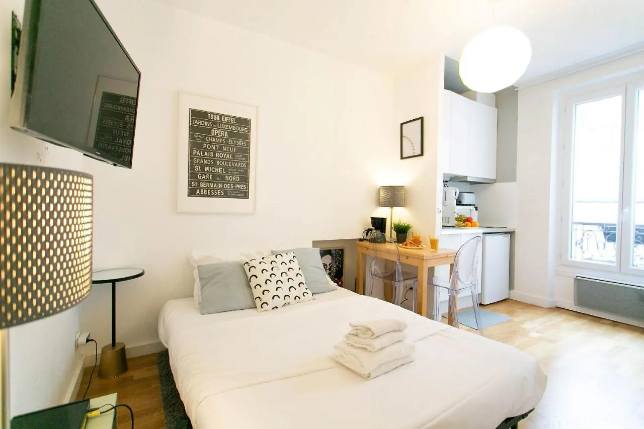 Parmentier - Republique Studio City Apartment París